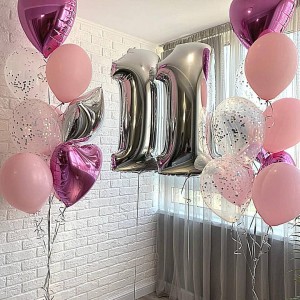 Композиция из воздушных шаров с розовыми сердцами и серебряными звездами на 11 лет девочке