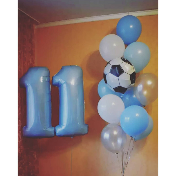 Композиция из шаров с футбольными мячом на 11 лет