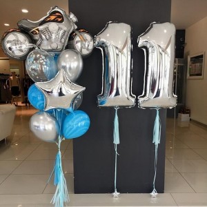 Композиция из гелиевых шаров с мотоциклом на одиннадцать лет мальчику