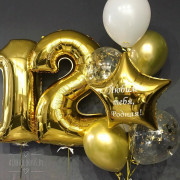 Композиция из гелиевых шаров девочке на 12 лет в золоте