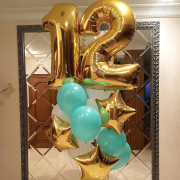 Букет воздушных шариков с золотыми цифрами и звездами на 12 лет для девочки