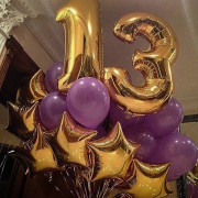 Букет из воздушных шариков на 13 лет с золотыми звездами и цифрами