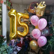 Композиция из гелевых шаров принцессе на 15 лет с короной и пожеланиями от фламинго