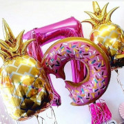Набор гелиевых шаров с ананасами и пончиками на 17 лет для девушки