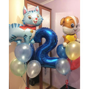 Композиция из шаров с котенком и щенком на 2 годика