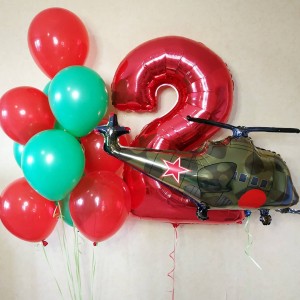Композиция из гелевых шаров на два годика с военным вертолетом