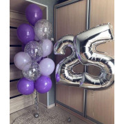 Композиция из шаров с гелием на 25 лет с серебряными цифрами и фиолетовыми шарами