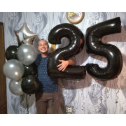 Сет из шариков мужчине на 25 лет с черными цифрами