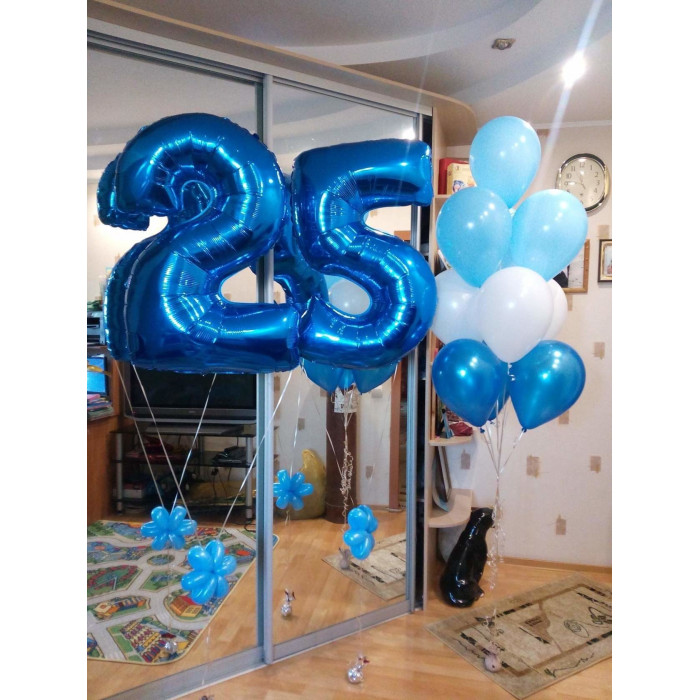 Композиция из шаров с гелием на 25 лет в синей цветовой гамме