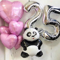 Композиция из шариков на 25 лет с пандой и розовыми сердцами