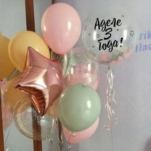 Композиция из гелиевых шаров на три годика с шаром с перьями и звездой