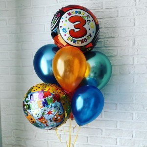 Букет из шаров на три годика с шаром Три кота