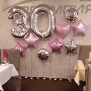 Композиция из шаров на 30 лет с серебряными цифрами и шарами в виде звезды, сердца и круга