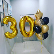 Композиция из гелиевых шариков золотые 30 лет