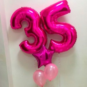 Букет гелевых шаров в цвете фуксии на 35 лет