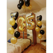 Композиция из шариков на 35 лет любимому с сердцами с надписями и золотыми шарами