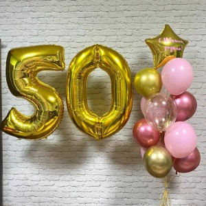 Композиция из шаров на 50 лет любимой жене с золотыми цифрами и шаром-звездой с вашей надписью