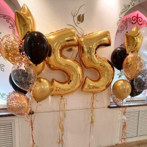Композиция из шаров с гелием на 55 лет в подарок для мужчины