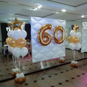 Композиция из шаров с гелием на празднование юбилея 60 лет
