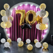 Композиция из гелевых шаров на 70 лет с Усами