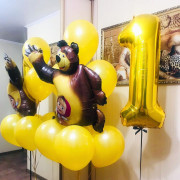 Композиция из воздушных шаров с фигурным шаром Маша и Медведь на годовасие