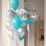 Композиция из воздушных шаров мальчику на годик с шаром с перьями