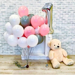 Композиция из шаров на 1 годик, белый, серый и розовый