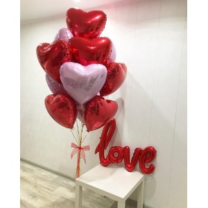 Букет из фольгированных сердец с гирляндой Любовь (Love)