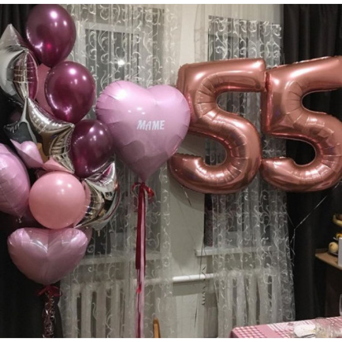 Композиция с шарами бургунди и большим сердцем для мамы на 55 лет