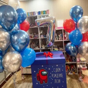 Композиция Стильный космос серебряно-голубая с космонавтами и коробкой-сюрприз 