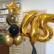 Композиция с золотыми шарами хром на 45 лет