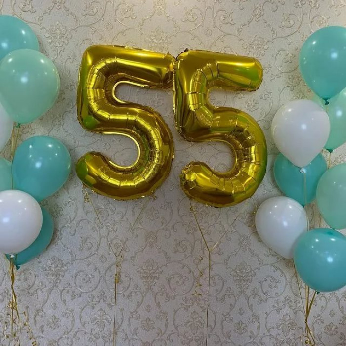 Сет из бирюзовых шариков с цифрами на 55 лет для женщины