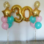 Композиция с двумя золотыми звездами и цифрами на 30 лет для девушки