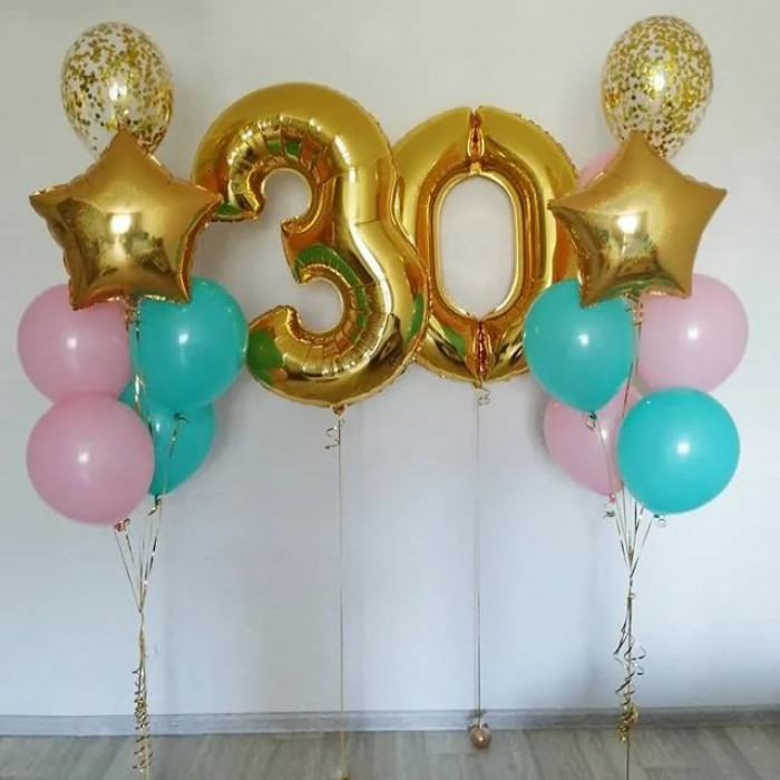 Композиция с двумя золотыми звездами и цифрами на 30 лет для девушки