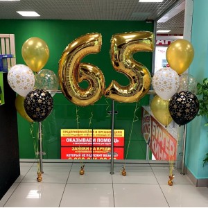 Два букета с шариками со звездами и цифрам на 65 лет для мужчины