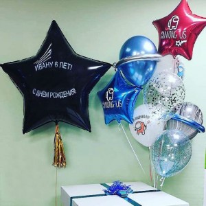 Композиция Большая звезда с коробкой-сюрприз и космонавтами