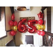 Композиция в красном цвете на 65 лет с двумя фонтанами и звездами