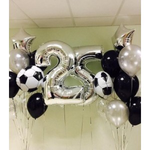 Композиция с футбольными мячами парню на 25 лет