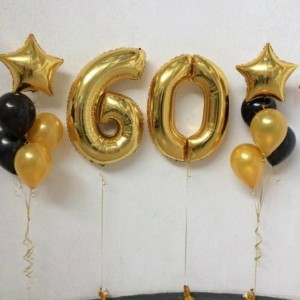 Два фонтана с черными и золотыми шарами на 60 лет с цифрами
