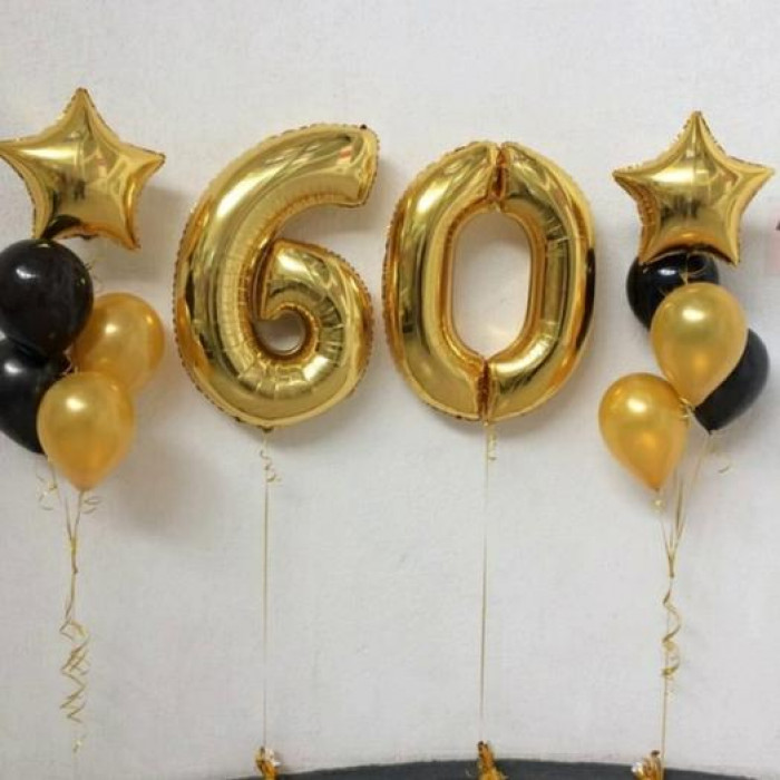 Два фонтана с черными и золотыми шарами на 60 лет с цифрами