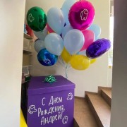 Композиция с космическими героями игры Среди нас и коробкой-сюрприз