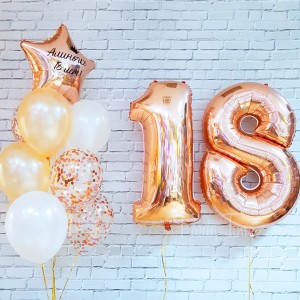 Композиция из воздушных шаров золотые 18 лет