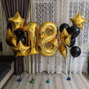 Композиция из шаров парню золотые 18 лет