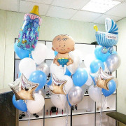 Композиция из шаров поздравление на рождение мальчика с коляской, бутылочкой и фигурой малыша