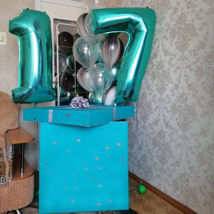 Коробка с шарами для сына на 17 лет