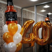 Композиция с бутылкой виски и цифрами на 40 лет мужчине