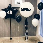 Набор с большой звездой и шаром-гигантом с усами на 45 лет для мужчины 