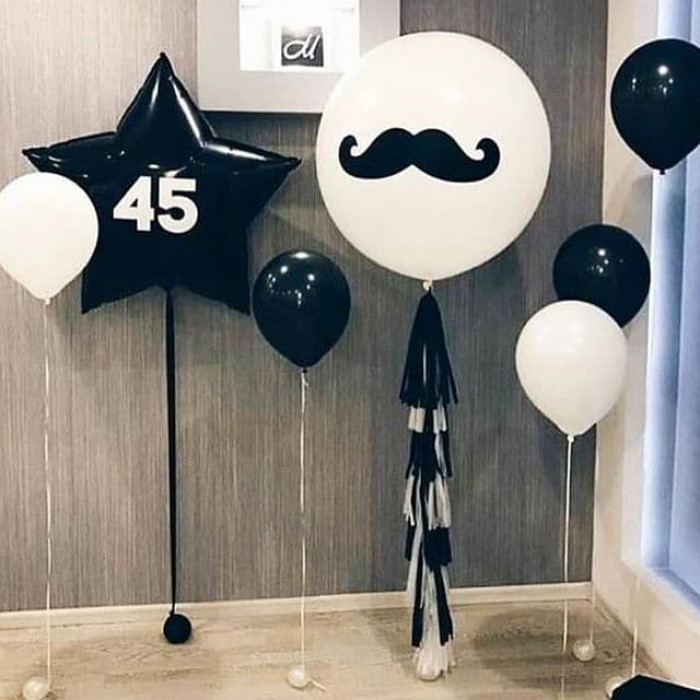 Набор с большой звездой и шаром-гигантом с усами на 45 лет для мужчины