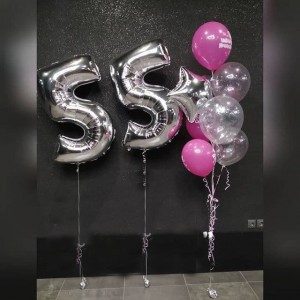 Фонтан с шариками фуксия и серебряным конфетти на 55 лет любимой женщине