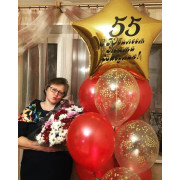 Букет с красными шарами и золотой  звездой маме на юбилей 55 лет